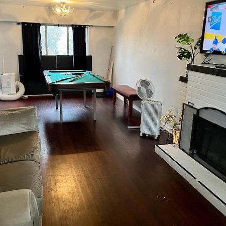 Vintage - 3 Bed House - North Surrey - Ping-Pong And Pool Table - Tv Cable Villa Exterior photo